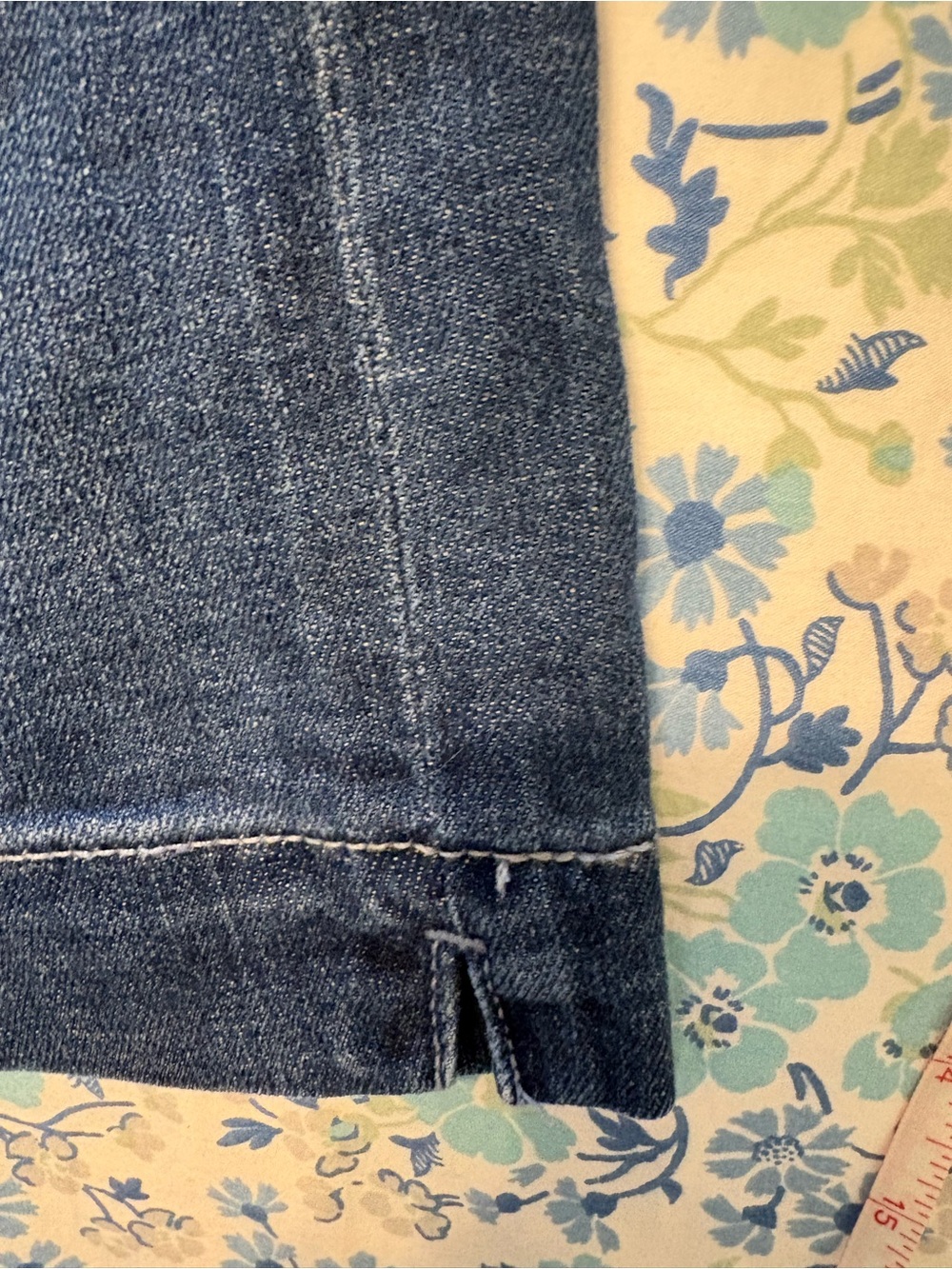 Chico’s Dark Blue Denim Jean Shorts | Size 1.5 (Chico’s) | Classic Fit - Picture 7 of 8